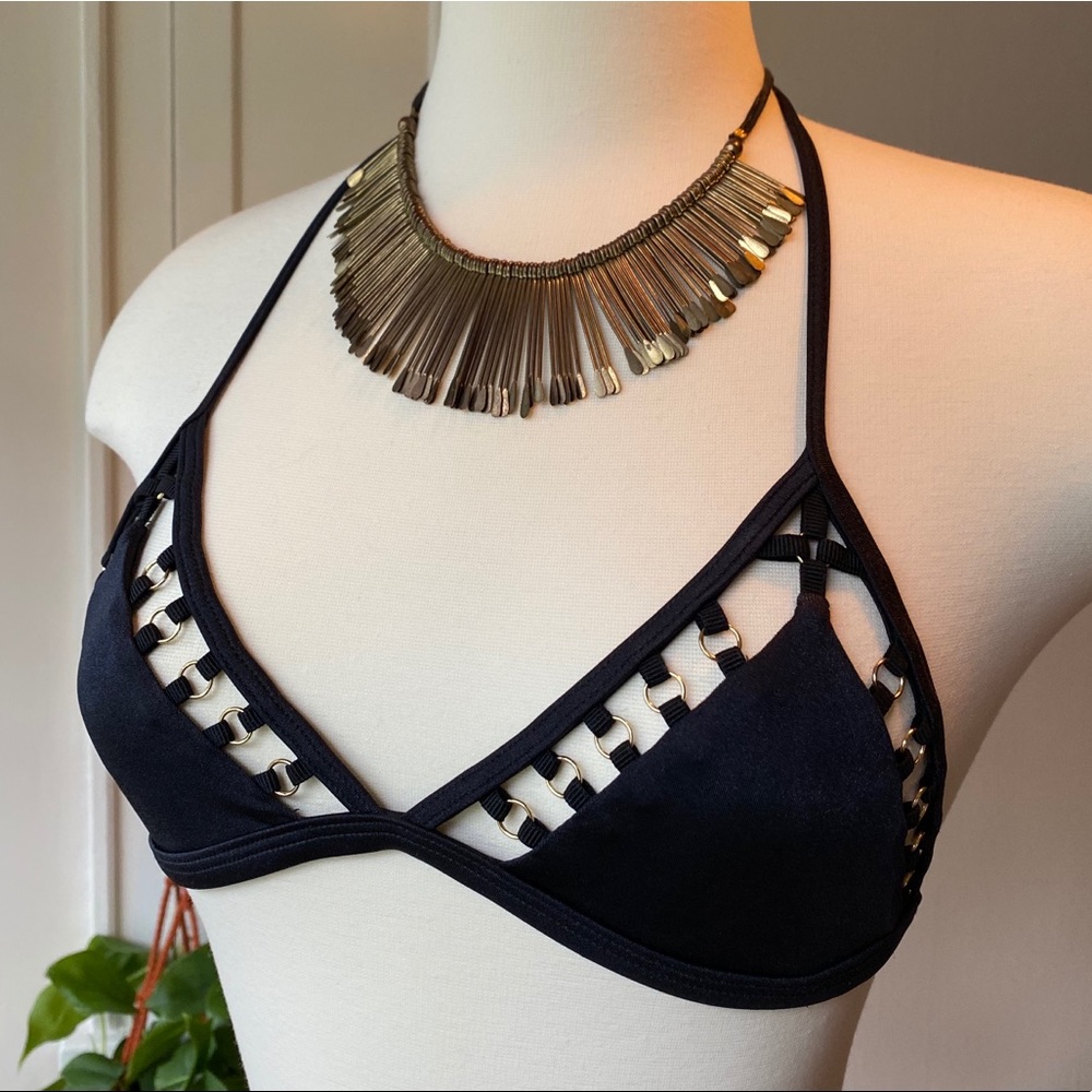 bikini top with o ring detail